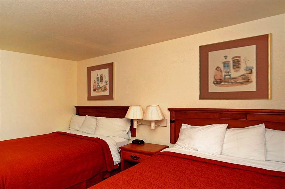 Quality Inn And Suites Mesa Bagian luar foto